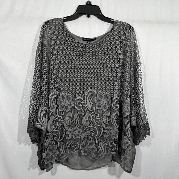 NWT $98 Saks Fifth Avenue‎ [ XL ] Crochet Floral Mix Media Chiffon Top Grey - Picture 1 of 13